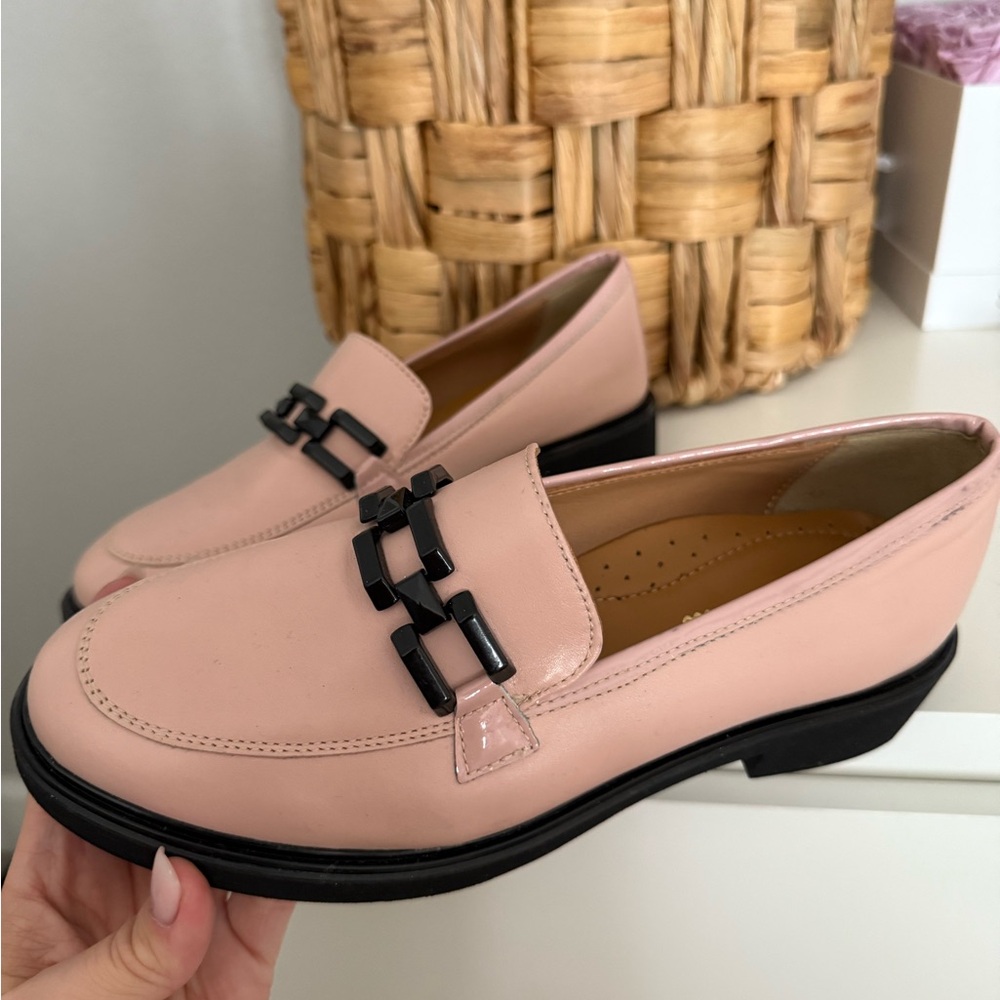 REAL LEATHER / Light weight Elegant Pink Loafers with Black Accent